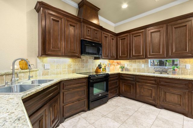 3202 Pine Hollow Circle, Montgomery, TX 77356