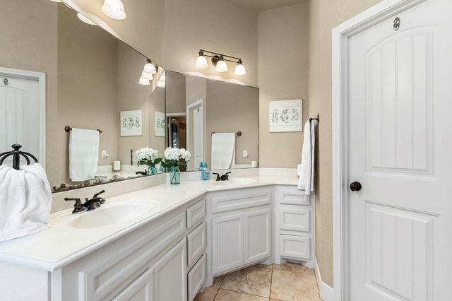 3202 Pine Hollow Circle, Montgomery, TX 77356