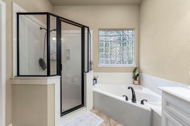 3202 Pine Hollow Circle, Montgomery, TX 77356