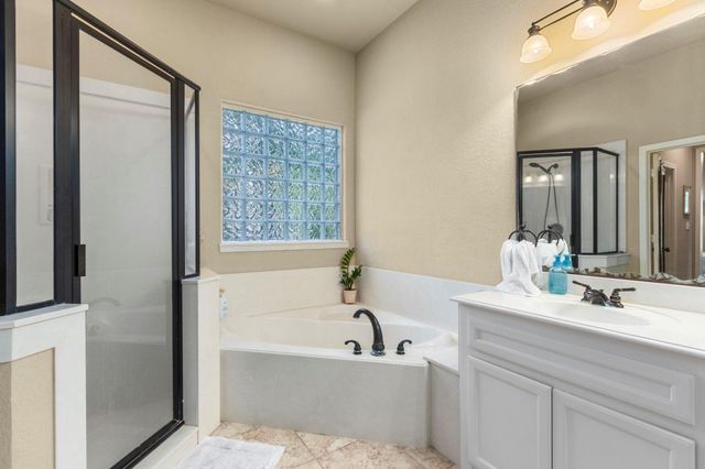 3202 Pine Hollow Circle, Montgomery, TX 77356