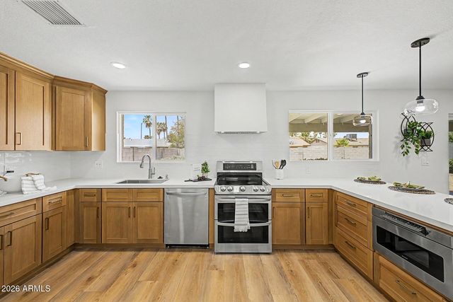 17648 N 35TH Street, Phoenix, AZ 85032