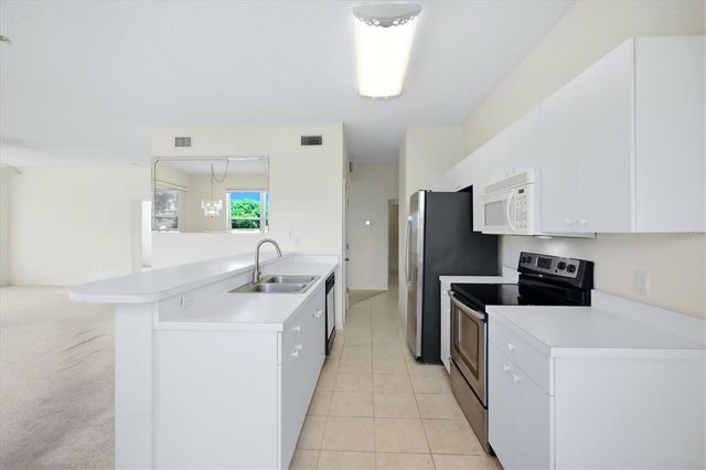 5056 OAK RUN DRIVE, Sarasota, FL 34243