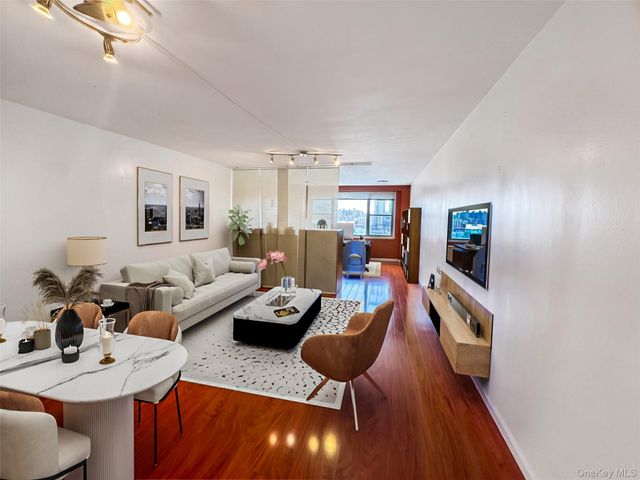 61-20 Grand Central Parkway C1100, Forest Hills, NY 11375