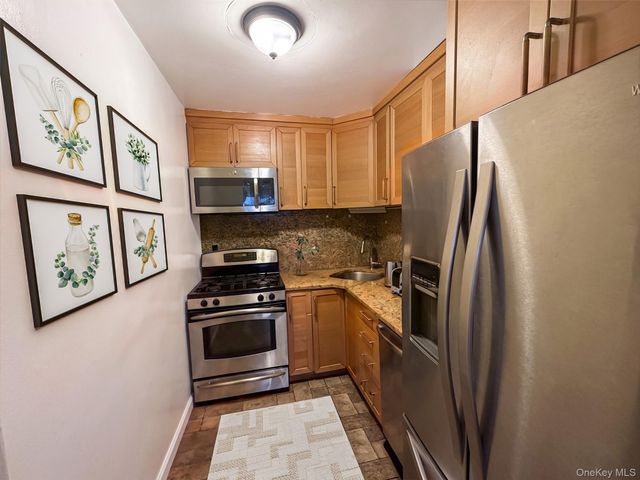 61-20 Grand Central Parkway C1100, Forest Hills, NY 11375