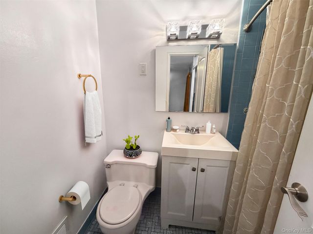 61-20 Grand Central Parkway C1100, Forest Hills, NY 11375