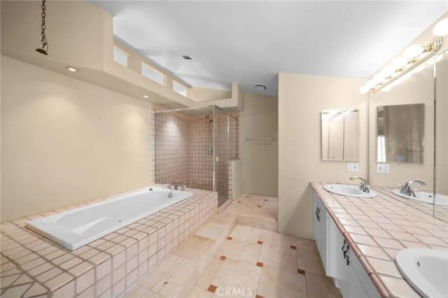 22320 Mission Circle 92, Chatsworth, CA 91311