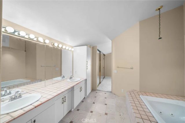 22320 Mission Circle 92, Chatsworth, CA 91311