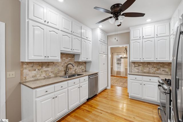 204 Windrow Lane, Fountain Inn, SC 29644