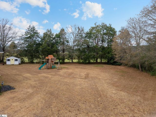 204 Windrow Lane, Fountain Inn, SC 29644