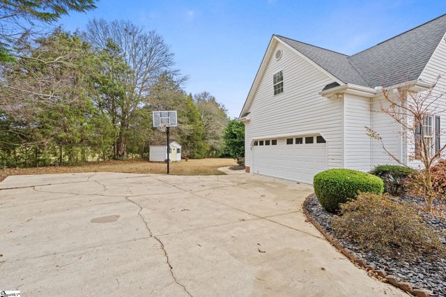 204 Windrow Lane, Fountain Inn, SC 29644