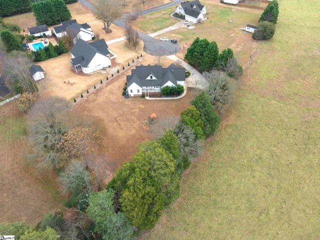 204 Windrow Lane, Fountain Inn, SC 29644