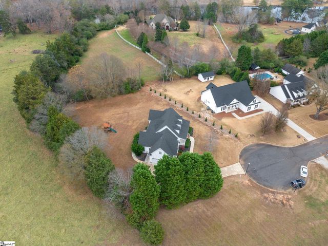 204 Windrow Lane, Fountain Inn, SC 29644