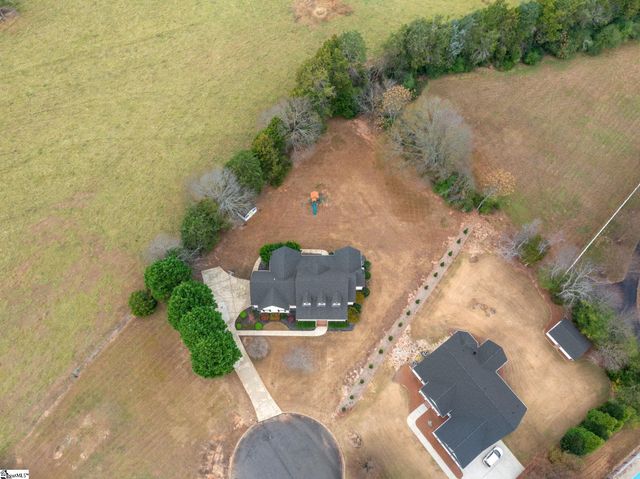 204 Windrow Lane, Fountain Inn, SC 29644