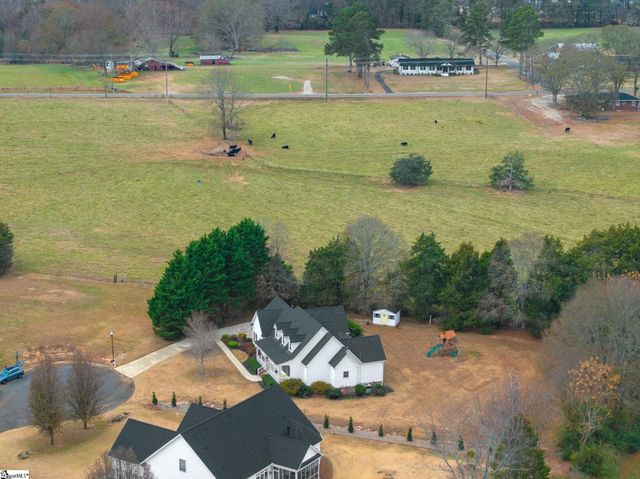 204 Windrow Lane, Fountain Inn, SC 29644