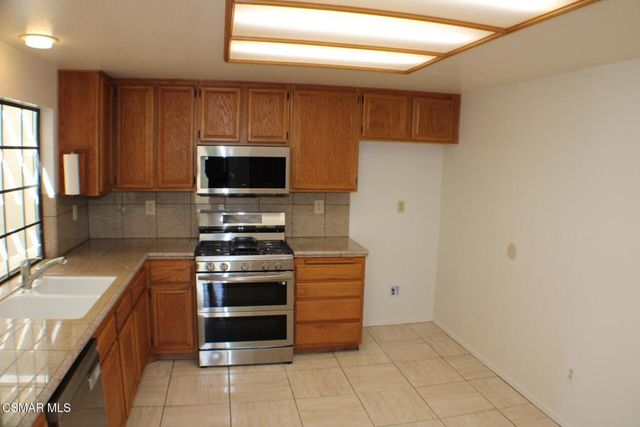 704 Wind Willow Way, Simi Valley, CA 93065