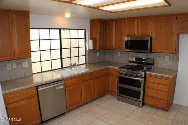 704 Wind Willow Way, Simi Valley, CA 93065