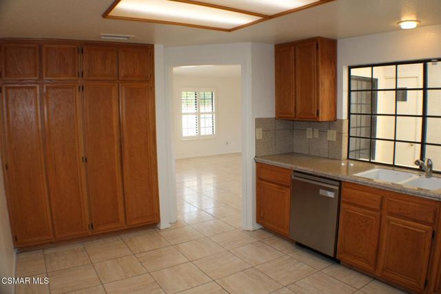 704 Wind Willow Way, Simi Valley, CA 93065