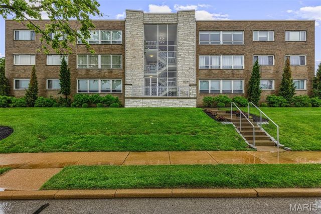520 S Brentwood Boulevard 2D, Clayton, MO 63105
