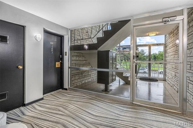 520 S Brentwood Boulevard 2D, Clayton, MO 63105