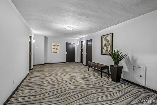 520 S Brentwood Boulevard 2D, Clayton, MO 63105