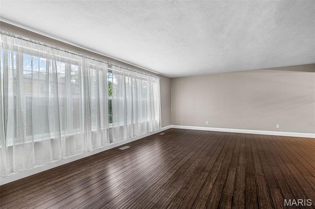 520 S Brentwood Boulevard 2D, Clayton, MO 63105