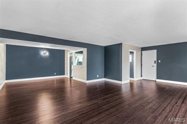 520 S Brentwood Boulevard 2D, Clayton, MO 63105