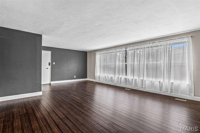 520 S Brentwood Boulevard 2D, Clayton, MO 63105