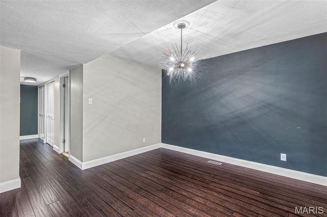 520 S Brentwood Boulevard 2D, Clayton, MO 63105