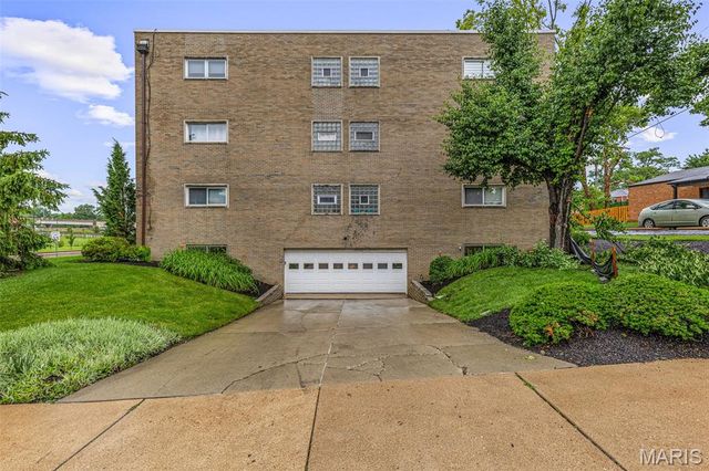 520 S Brentwood Boulevard 2D, Clayton, MO 63105