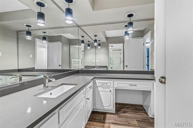 520 S Brentwood Boulevard 2D, Clayton, MO 63105