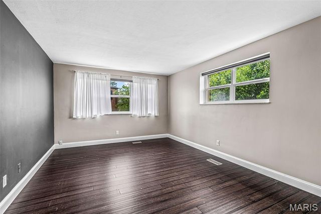 520 S Brentwood Boulevard 2D, Clayton, MO 63105