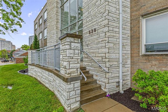 520 S Brentwood Boulevard 2D, Clayton, MO 63105