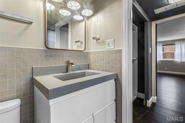 520 S Brentwood Boulevard 2D, Clayton, MO 63105