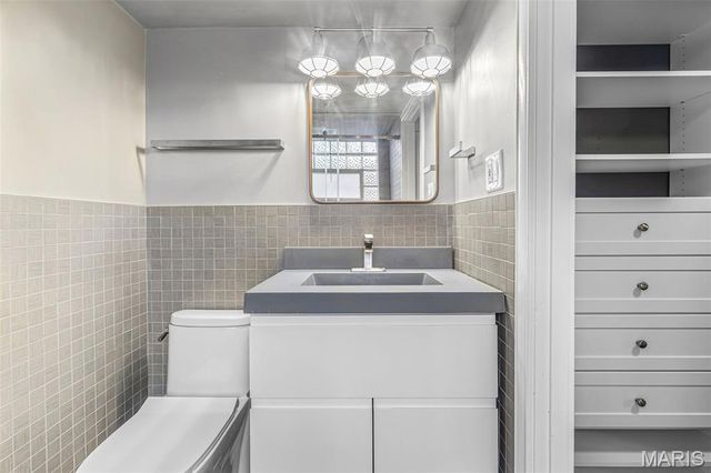 520 S Brentwood Boulevard 2D, Clayton, MO 63105