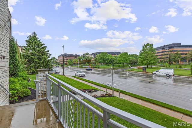 520 S Brentwood Boulevard 2D, Clayton, MO 63105