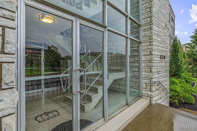 520 S Brentwood Boulevard 2D, Clayton, MO 63105