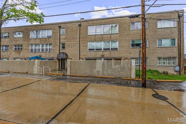 520 S Brentwood Boulevard 2D, Clayton, MO 63105