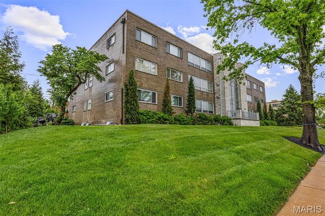 520 S Brentwood Boulevard 2D, Clayton, MO 63105