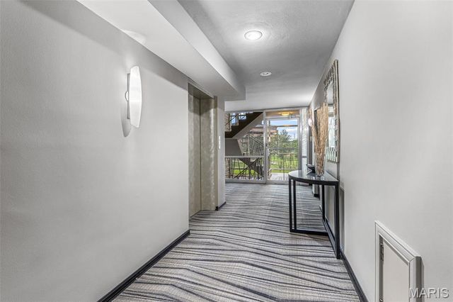 520 S Brentwood Boulevard 2D, Clayton, MO 63105