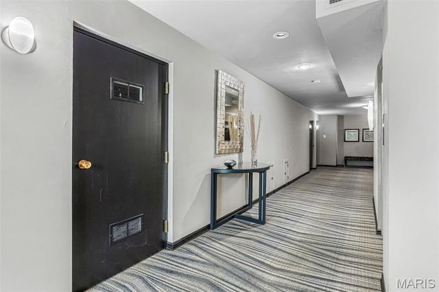 520 S Brentwood Boulevard 2D, Clayton, MO 63105