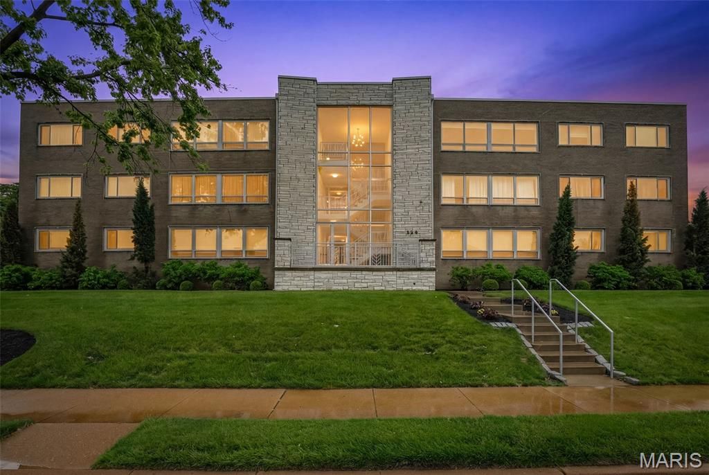 520 S Brentwood Boulevard 2D, Clayton, MO 63105