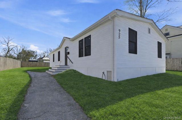 923 E Main Street, Riverhead, NY 11901