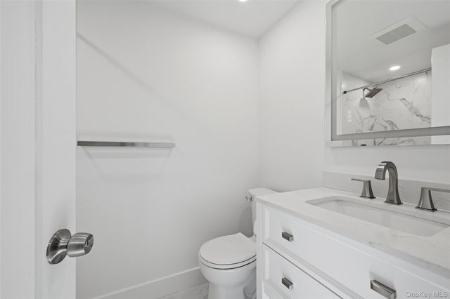 923 E Main Street, Riverhead, NY 11901