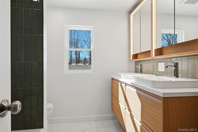 923 E Main Street, Riverhead, NY 11901