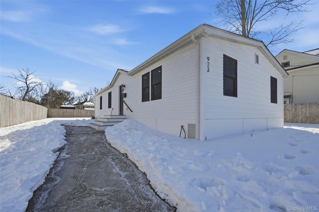 923 E Main Street, Riverhead, NY 11901