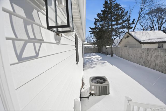 923 E Main Street, Riverhead, NY 11901