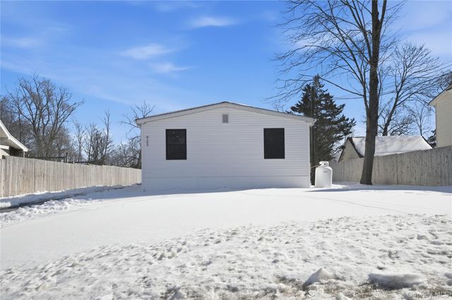 923 E Main Street, Riverhead, NY 11901