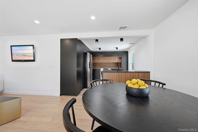 923 E Main Street, Riverhead, NY 11901