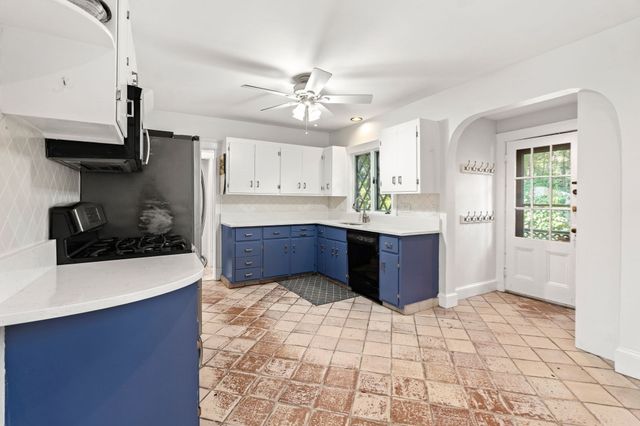 28 Preston Beach Road, Marblehead, MA 01945