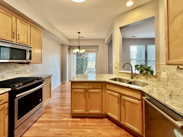 3329 Bromley Lane 3329, Aurora, IL 60502